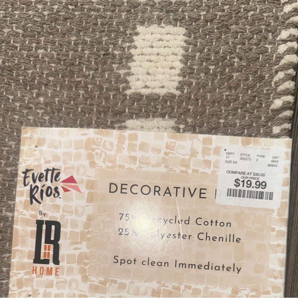 Every Rios reversible rug - Picture 3 of 6